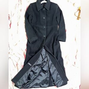 Elegant Black Cashmere “Steve by Searle” Trench Coat